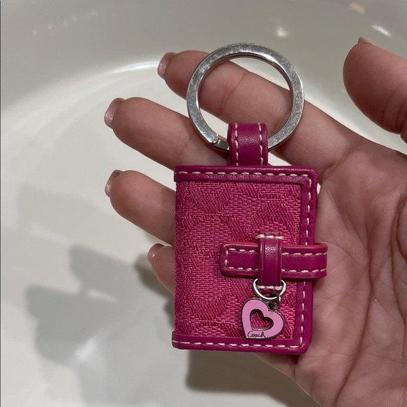 Coach Accessories - Vintage Y2K Coach Fuchsia picture holder key chain with Heart Charm